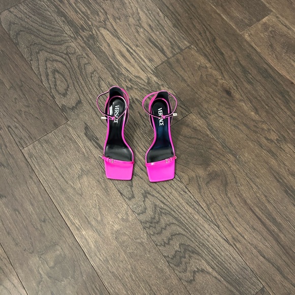 Versace - 110mm Pin Point Ankle Strap Sandals - Picture 9 of 11